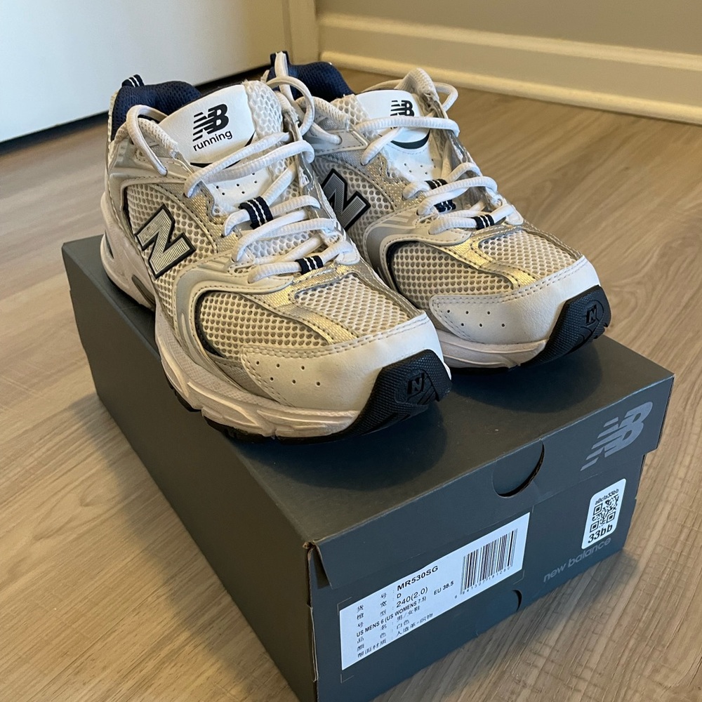 New Balance 530 sneaker size M6/W7.5
